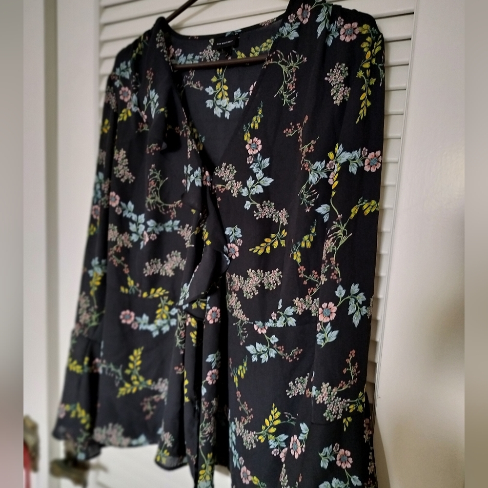 Who What Wear Floral Ruffle Trim Wrap Blouse Size XXL Black Multicolor Floral
